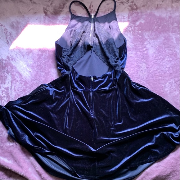 speechless velvet dress 17 - Picture 4 of 5